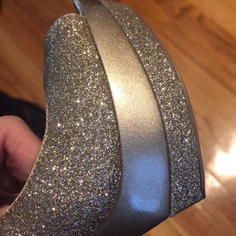Gold heels - Picture 6 of 6